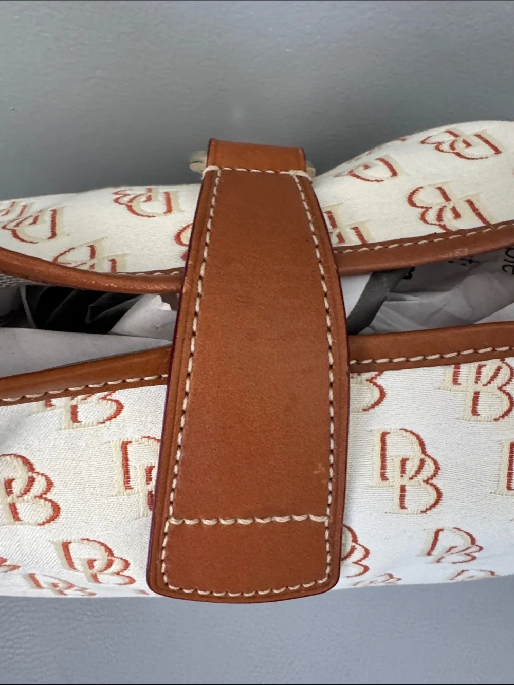 DOONEY & BOURKE CREAM TAN CANVAS LEATHER DB LOGO LOCK HOBO CRESCENT SHOULDER BAG